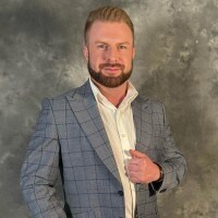 Jonathan Holt