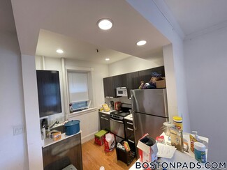 191 Park Dr Unit 4, Boston, MA 02215