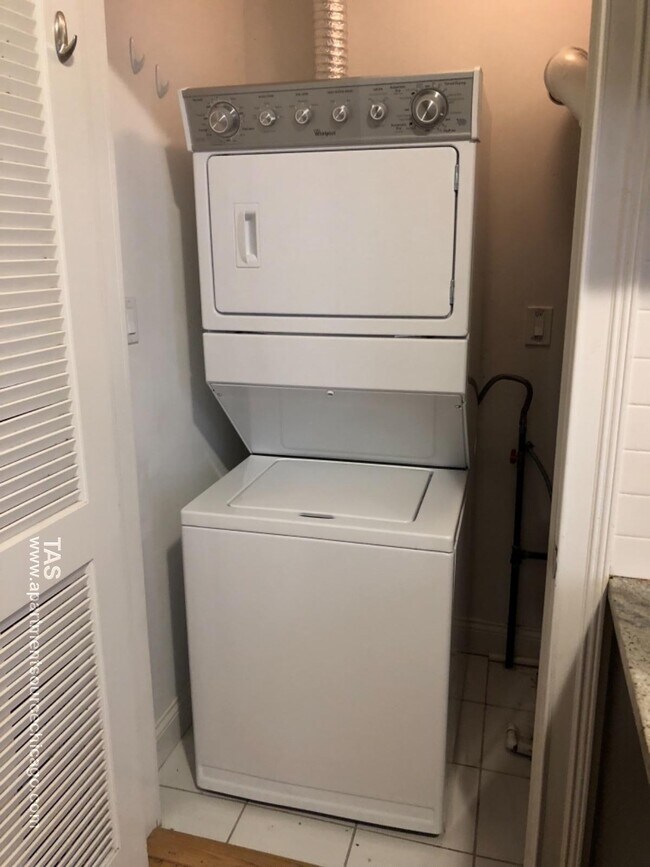 1440 W Addison St unit 2, Chicago, IL 60613 - photo 7