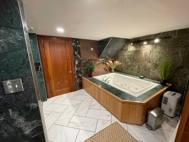 4778 Rogers Rd unit Lower, Hamburg, NY 14075 - photo 6