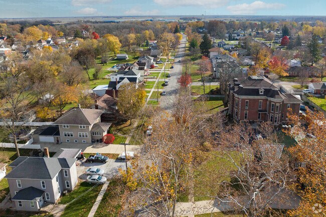 A view showing the nice homes in the Milroy area.