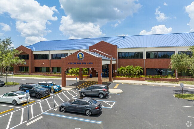 2291 students in grades 9 through 12 attend Lehigh Senior High School.