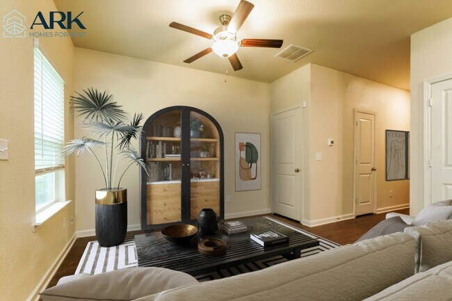 1010 Highwood Ln, Atlanta, GA 30344 - photo 2