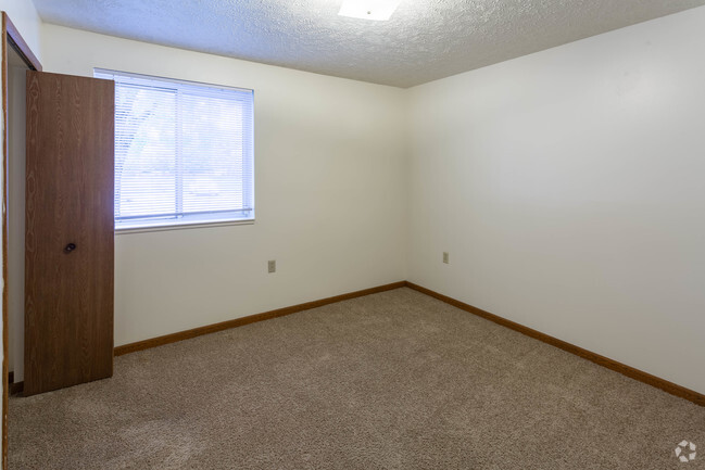 2 BR, 1 BA - 950 SF