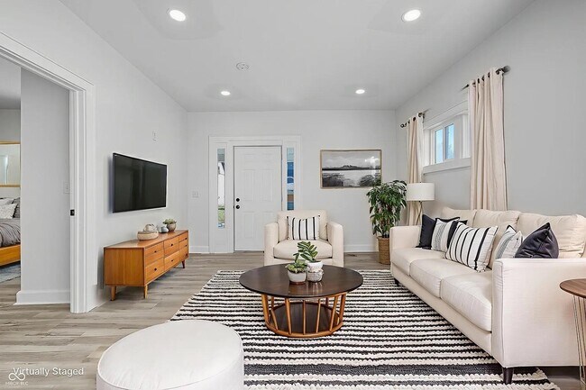 1218 N Ewing St, Indianapolis, IN 46201 - photo 2