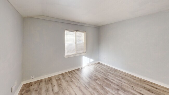 1053 E 5th St, Loveland, CO 80537 - photo 3