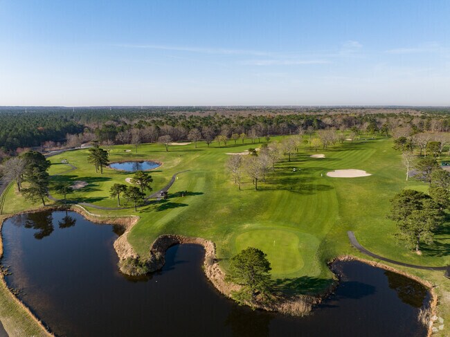 Swan Lake Golf Club is one of the area's Best Maintained Golf Courses in Calverton.