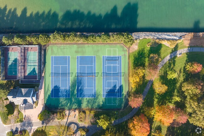 Pier Park in Grosse Pointe Farms offers pickleball and tennis courts to residents.