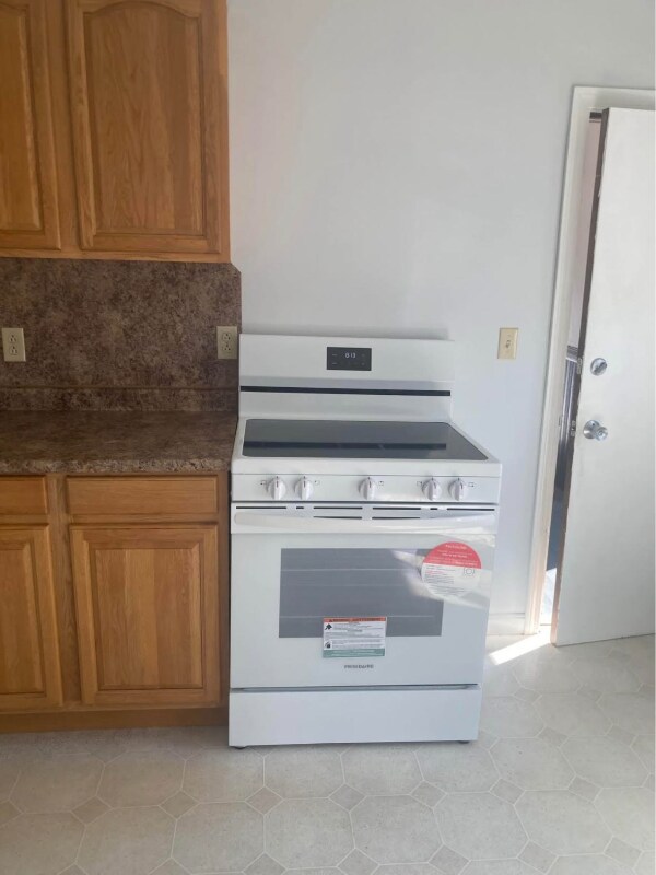 29 Maple St unit 2f, Attleboro, MA 02703 - photo 3