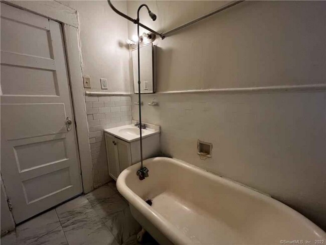 13 Albro St unit 2B, Providence, RI 02903 - photo 4