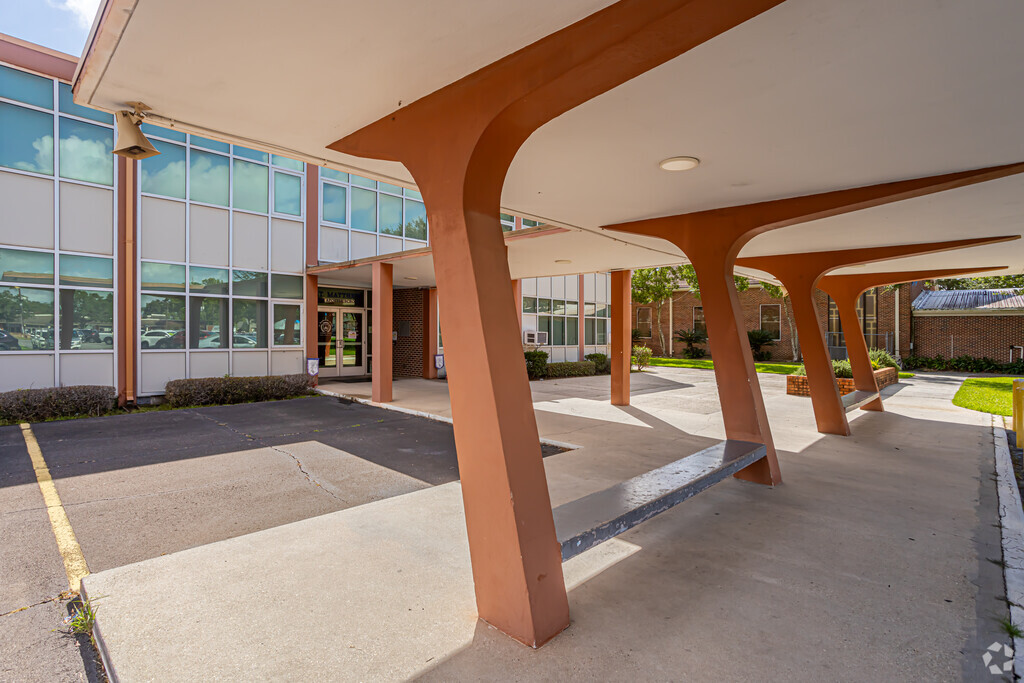 St. Matthew the Apostle School serves 6 week-old through 7th grade in River Ridge.