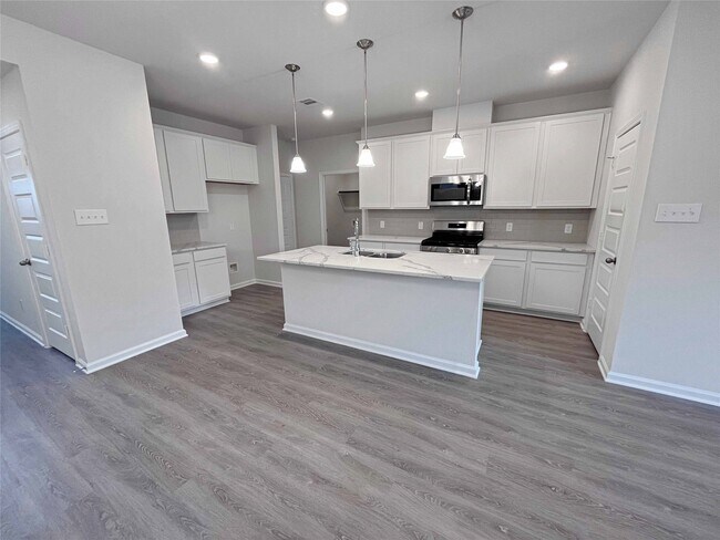 9765 Enclave Ridge Rd, Willis, TX 77318 - photo 2