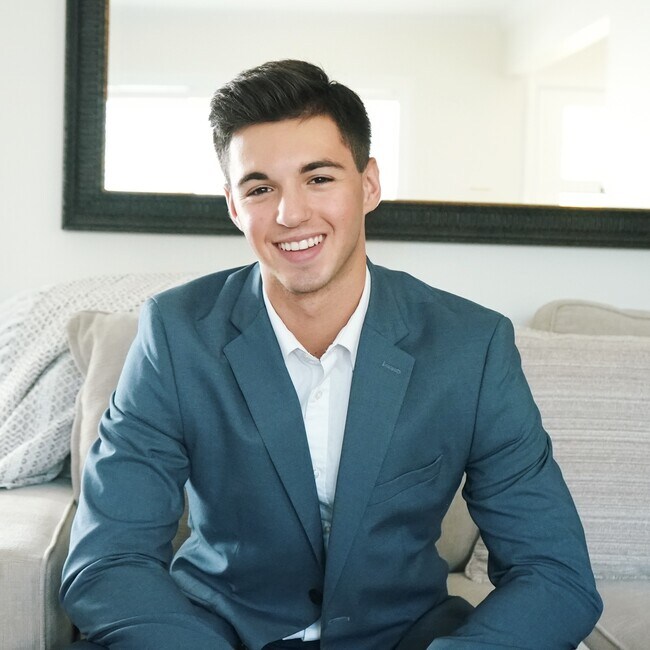 Agent Photo