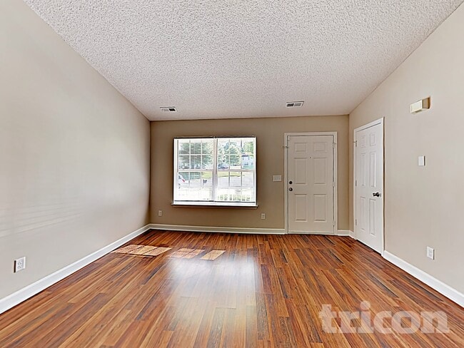 11110 Nolet Ct, Charlotte, NC 28215 - photo 3