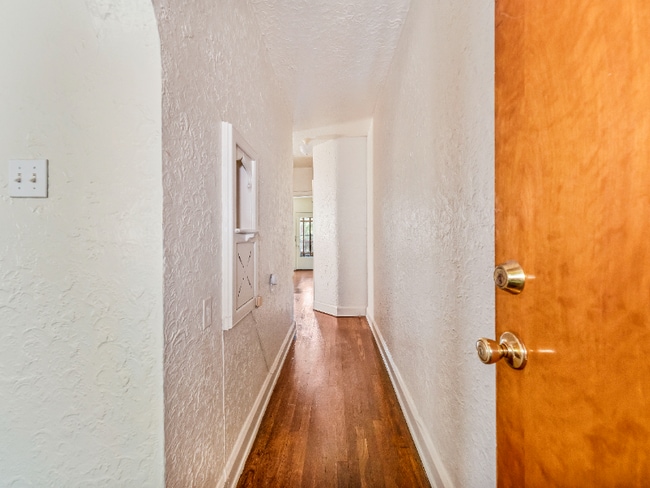 5556 Covode St unit 4, Pittsburgh, PA 15217 - photo 2