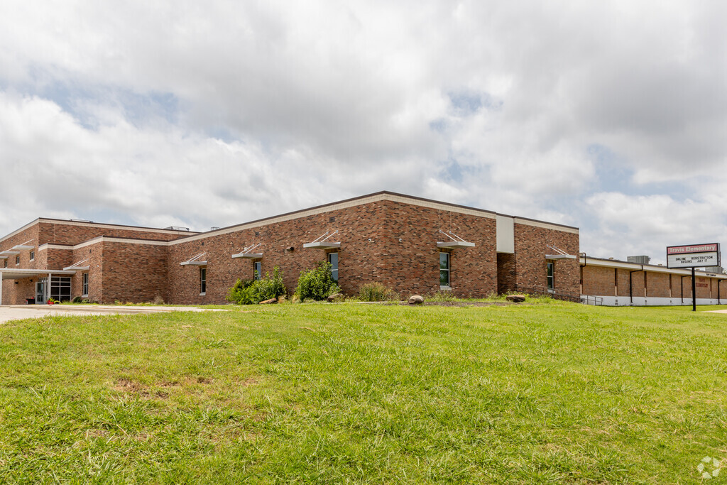 Travis Elementary School, Rankings & Reviews - Homes.com