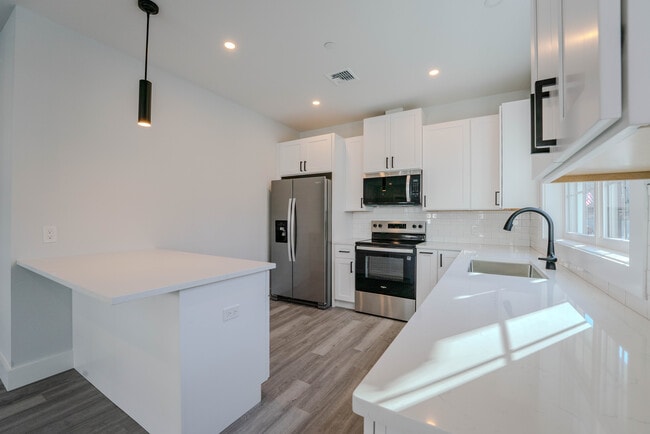 Marin Village, Brookfield, CT 06804 - photo 7