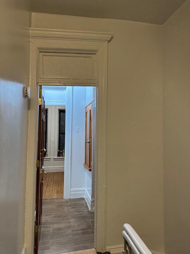 4468 23rd St Unit 2, Long Island City, NY 11101