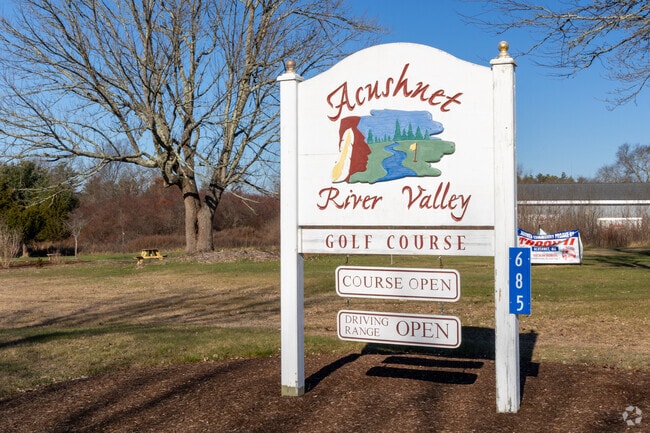 Acushnet River Valley has easy access from Boston, Cape Cod, Providence or Newport.