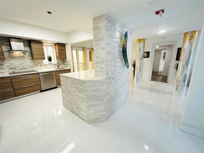 The Courts at South Beach unit 10018, Miami Beach, FL 33139 - photo 7