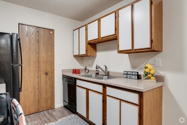 Lakeside Apartments, Battle Creek, MI 49014 - photo 3