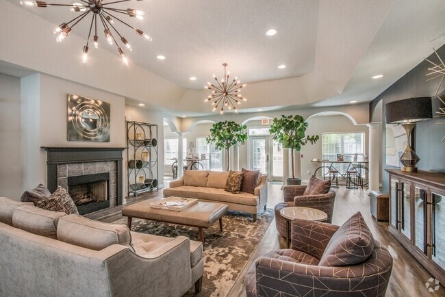 Hillside Square, Gainesville, GA 30504 - photo 2