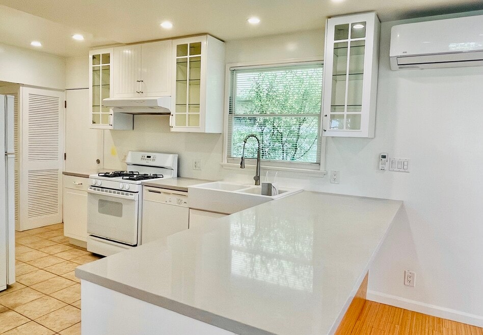 AC / Countertops/ Fridge