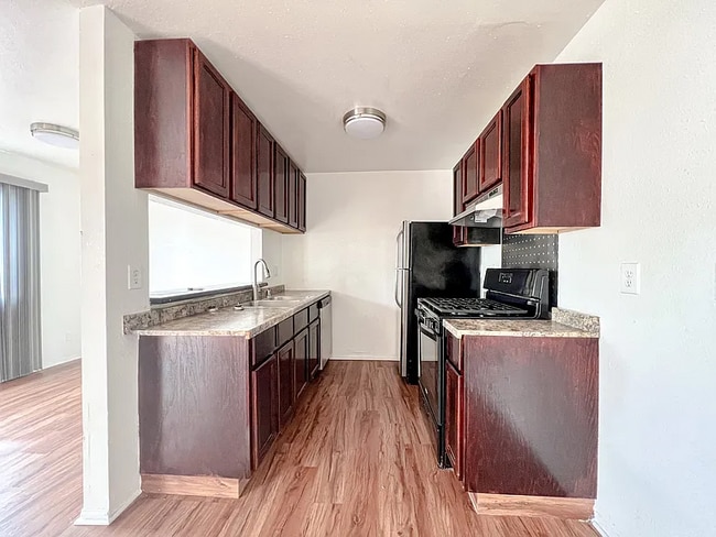 14746 Delano St unit 6, Los Angeles, CA 91411 - photo 6