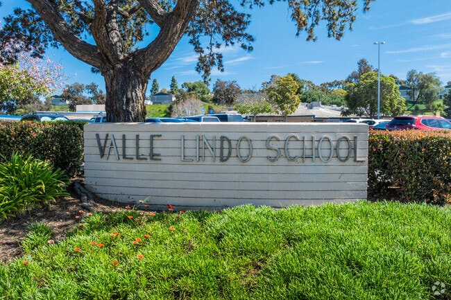 Valle Lindo Elementary School is nestled into the heart of Robinhood-Bon Vivant.