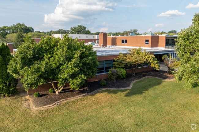 The student population of Helfrich Park Stem Academy is 550 and the school serves 6-8.