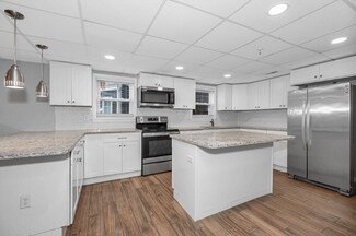688 Lawrence St Unit 3, Lowell, MA 01852