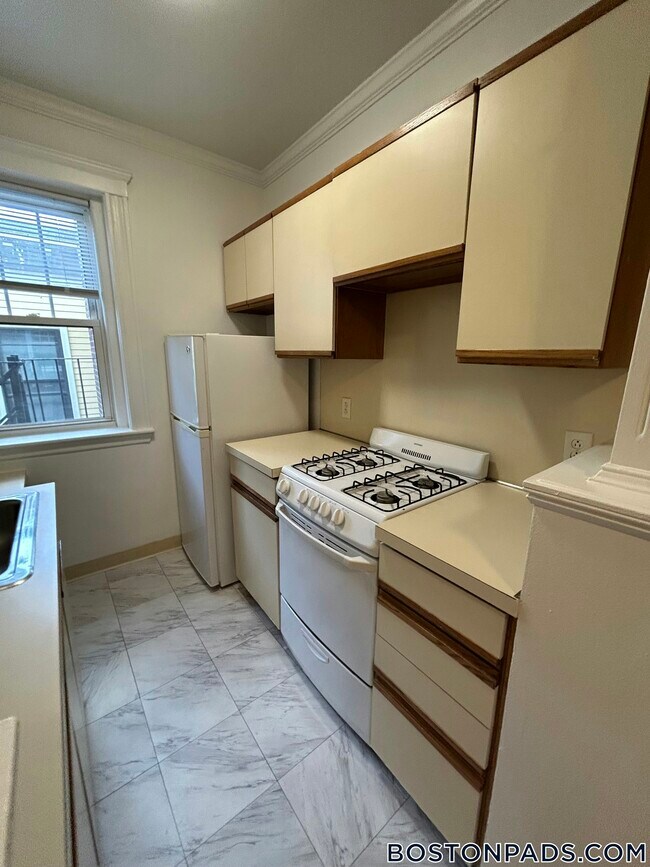 21 Wendell St unit 12, Cambridge, MA 02138 - photo 3