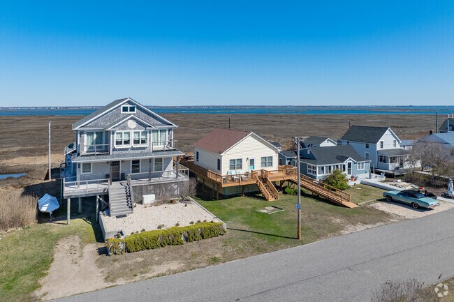 There are many different style homes on the water in Oak Beach.