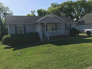 1752 University Dr, Columbia, TN 38401