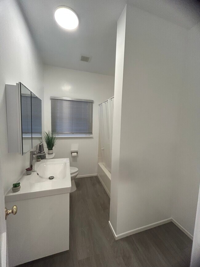 850 S Kenmore Ave unit 850, Los Angeles, CA 90005 - photo 6