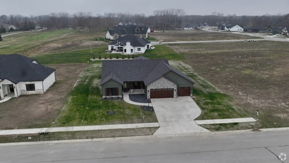 2213 Golfview Dr, Auburn, IN 46706 - photo 2
