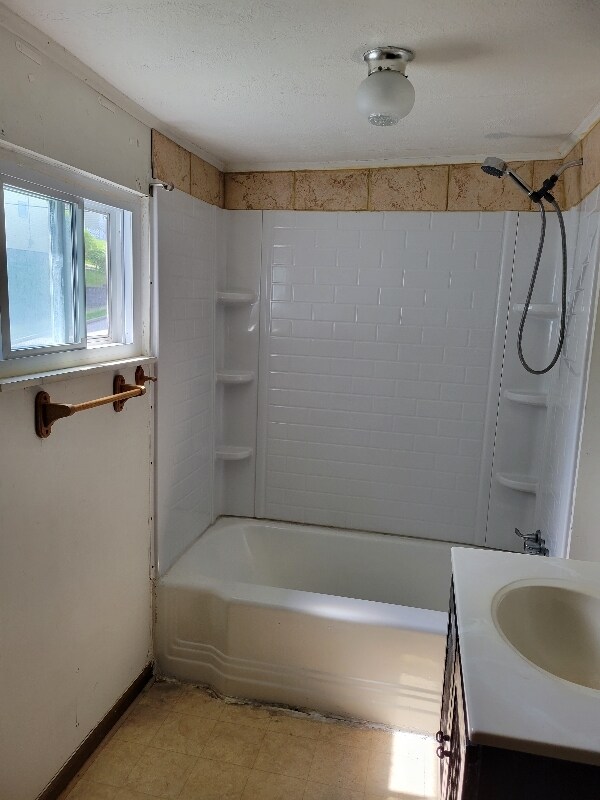 912 Hancock Ave Unit B, Vandergrift, PA 15690