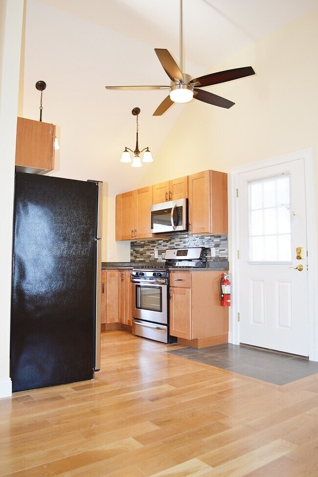 220 North Ave unit 2, Burlington, VT 05401 - photo 5