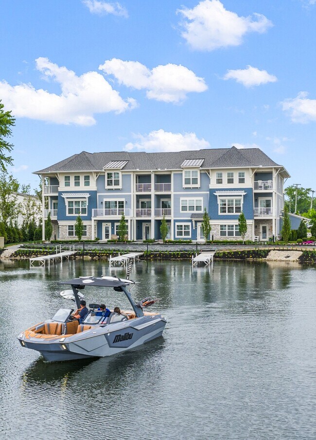 442 Mystic Cove Ln, Lake Orion, MI 48362