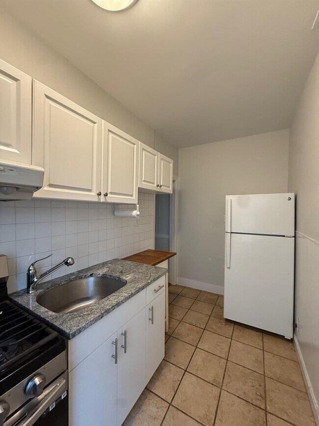 69 Raymond Ave unit 69, Somerville, MA 02144 - photo 2