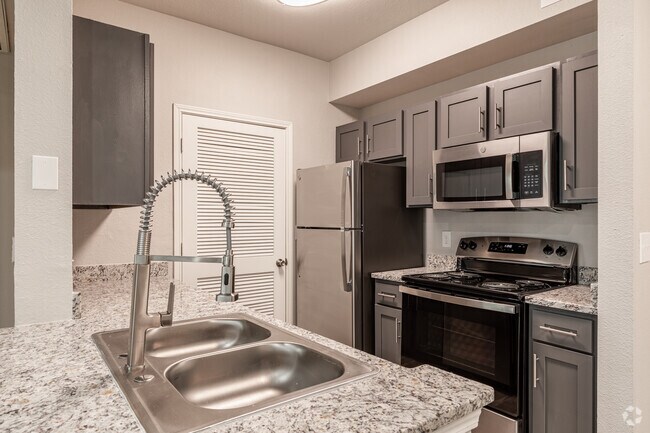 1BR, 1BA - 733 SF
