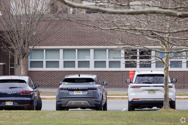 County Road Elementary School in Demarest, NJ has a student-teacher ratio of 11 to 1.