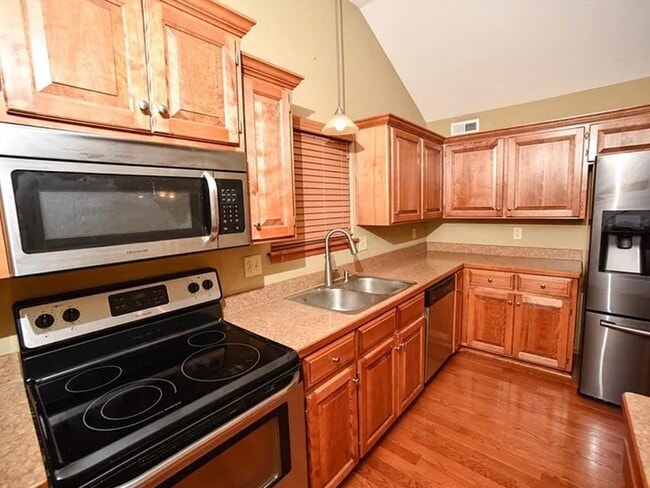 544 N Old Mill Rd, Independence, MO 64056 - photo 3