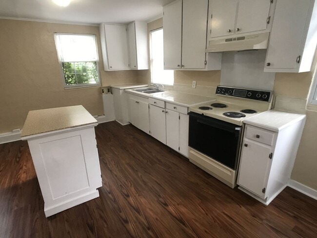 1122 E 37th St, Savannah, GA 31404 - photo 3