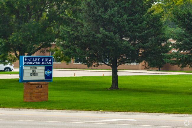 Lakeland Park children can start their education at Valley View Elementary School, an above average public school located in McHenry, Illinois.