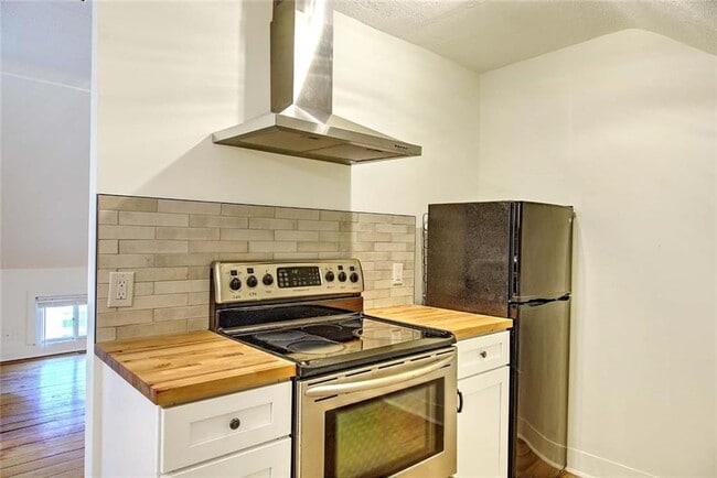 21 Brewster St, Pawtucket, RI 02860 - photo 3