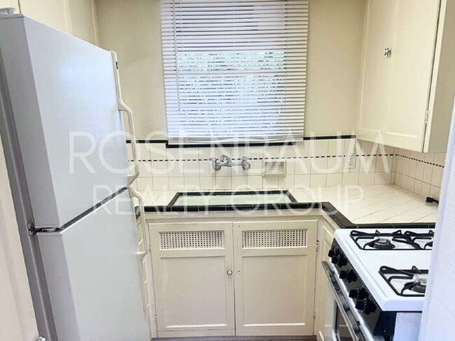 1713 N Village Dr unit 1713, Tucson, AZ 85712 - photo 4