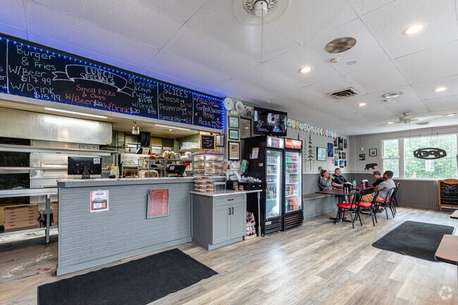 Parkside Pizza & Ice Cream is a favorite among diners in Bolton.