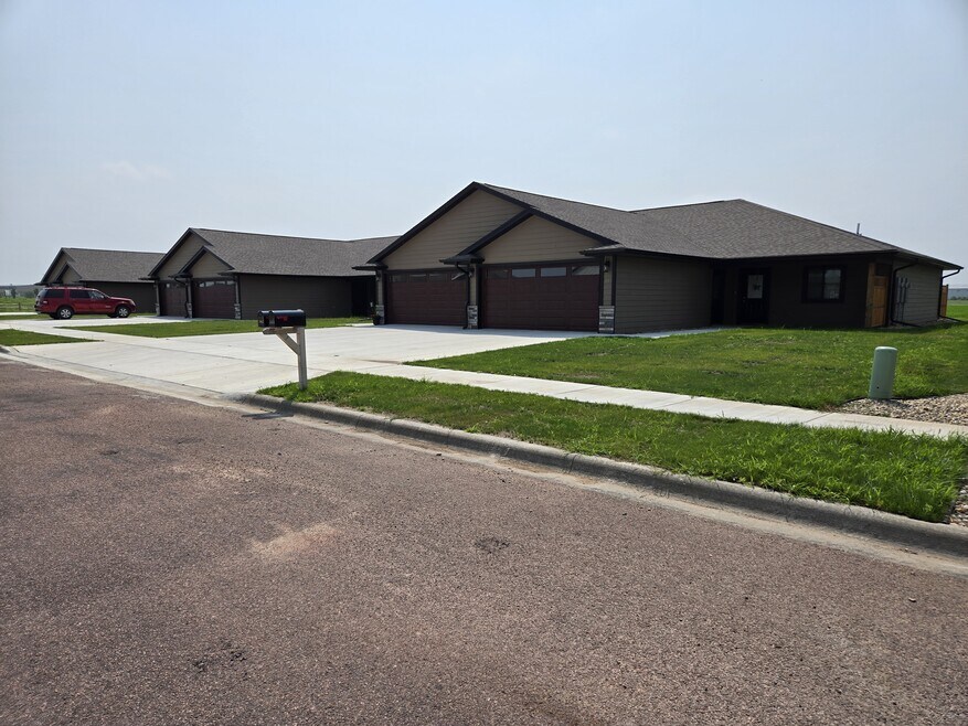 1407 W 20th Ave, Mitchell, SD 57301 - photo 1