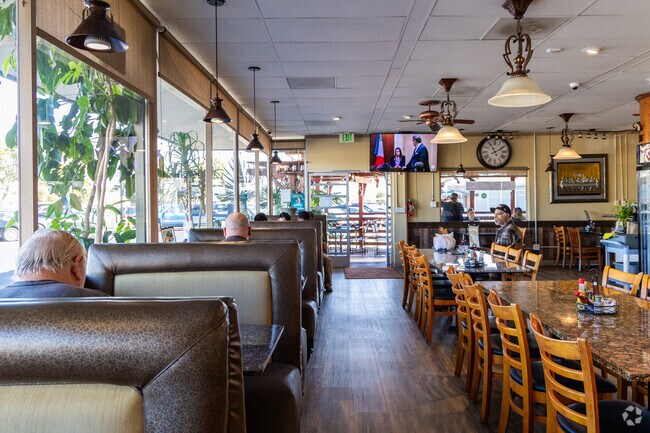 El Portal Restaurant is a popular Mexican restaurant located in Lewelling Boulevard.